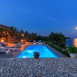 Beachfront House Dalmatino Trogir With Pool On Ciovo Vila *