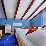 Beachfront House Dalmatino Trogir With Pool On Ciovo Vila