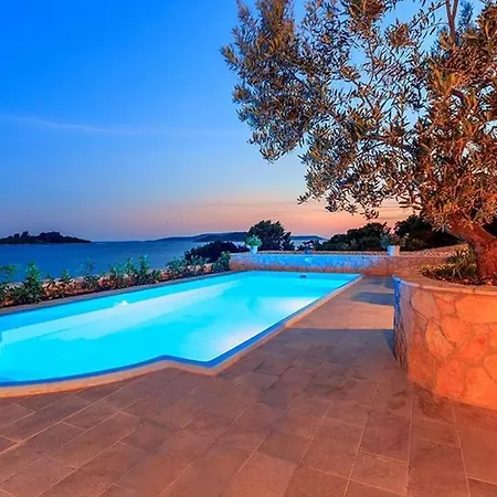 Luxury Beachfront Dalmatino With Private Pool Right At The In Okrug Gornji - Ciovo Trogir