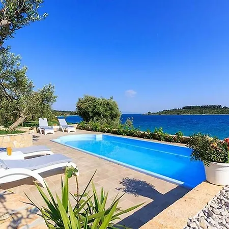 Villa Luxury Beachfront Dalmatino With Private Pool Right At The In Okrug Gornji - Ciovo