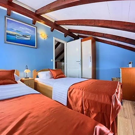 Villa Luxury Beachfront Dalmatino With Private Pool Right At The In Okrug Gornji - Ciovo