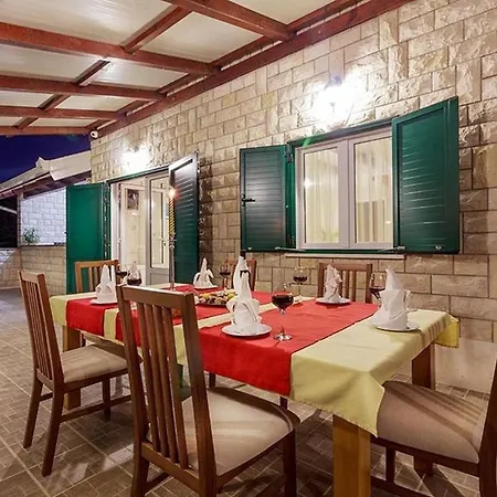Villa Luxury Beachfront Dalmatino With Private Pool Right At The In Okrug Gornji - Ciovo