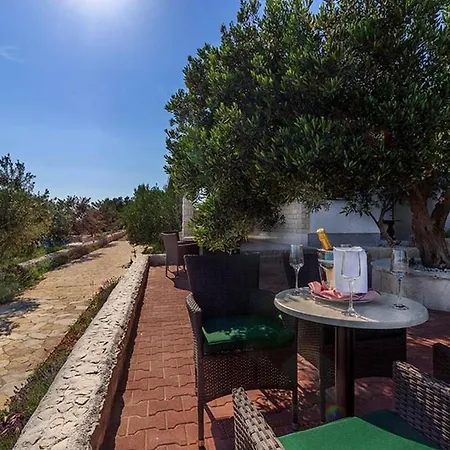 Luxury Beachfront Dalmatino With Private Pool Right At The In Okrug Gornji - Ciovo Villa *