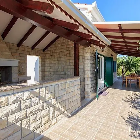 Luxury Beachfront Dalmatino With Private Pool Right At The In Okrug Gornji - Ciovo