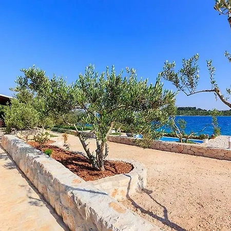 Luxury Beachfront Dalmatino With Private Pool Right At The In Okrug Gornji - Ciovo Villa *