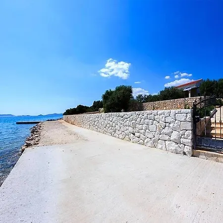 Beachfront House Dalmatino Trogir With Pool On Ciovo * 트로기르