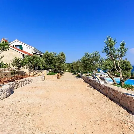 Beachfront House Dalmatino Trogir With Pool On Ciovo *