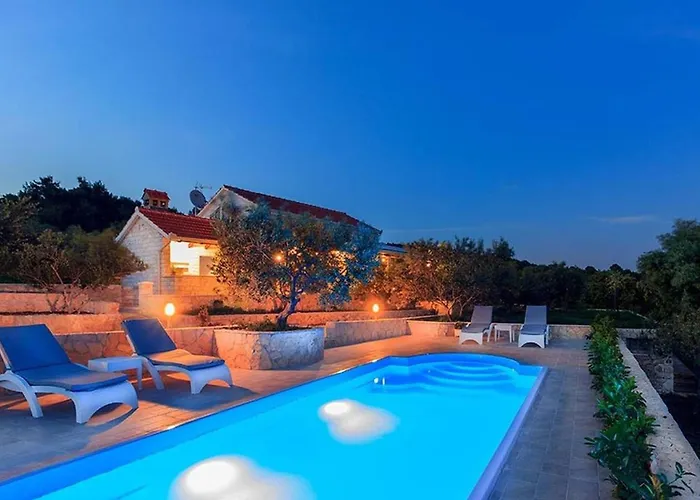 Vila Luxury Beachfront Dalmatino With Private Pool Right At The In Okrug Gornji - Ciovo *