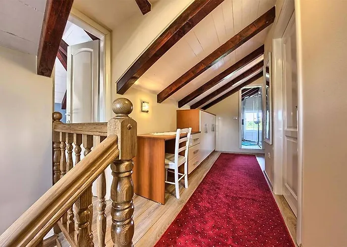 빌라 Beachfront House Dalmatino Trogir With Pool On Ciovo 트로기르