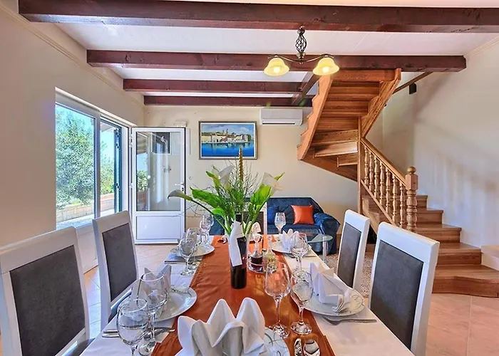 Beachfront House Dalmatino Trogir With Pool On Ciovo *