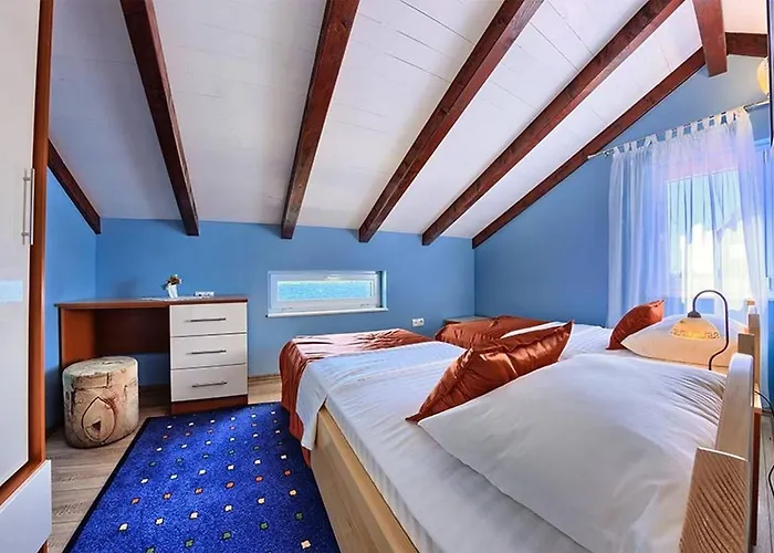 Beachfront House Dalmatino Trogir With Pool On Ciovo 빌라