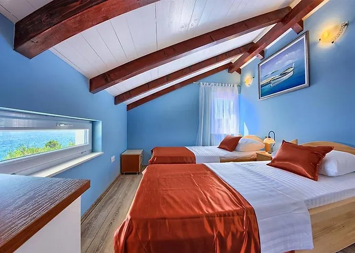 Beachfront House Dalmatino Trogir With Pool On Ciovo 트로기르