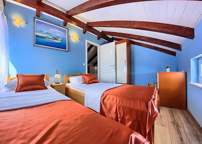 Beachfront House Dalmatino Trogir With Pool On Ciovo * 트로기르