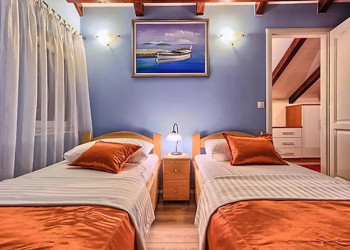 Beachfront House Dalmatino Trogir With Pool On Ciovo 빌라