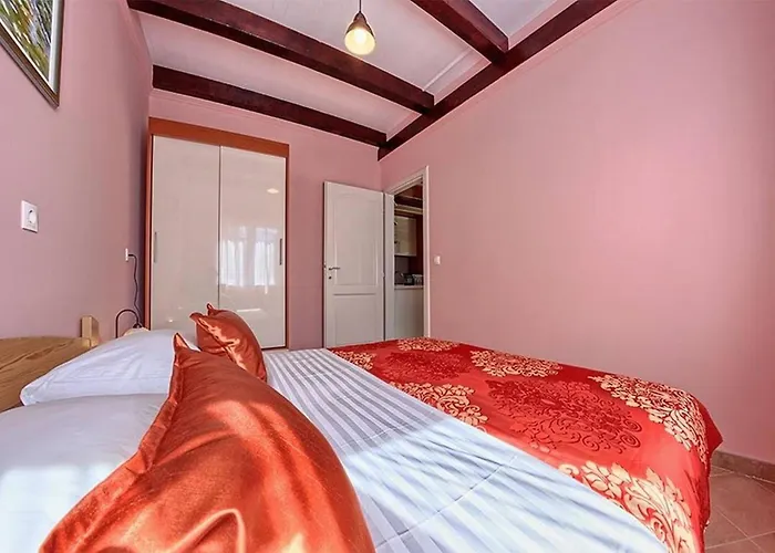 Beachfront House Dalmatino Trogir With Pool On Ciovo 빌라 트로기르