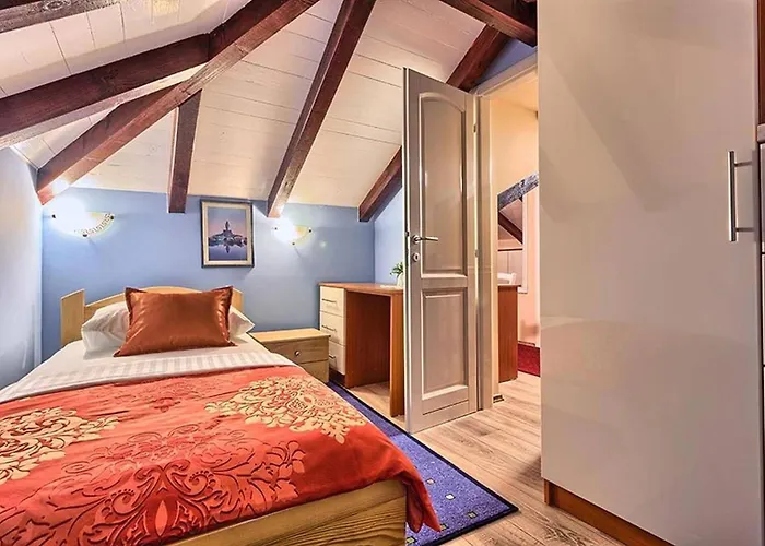 Beachfront House Dalmatino Trogir With Pool On Ciovo 빌라 트로기르