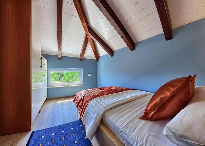 Vila Luxury Beachfront Dalmatino With Private Pool Right At The In Okrug Gornji - Ciovo