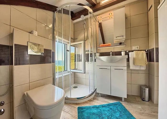 Beachfront House Dalmatino Trogir With Pool On Ciovo 빌라 트로기르