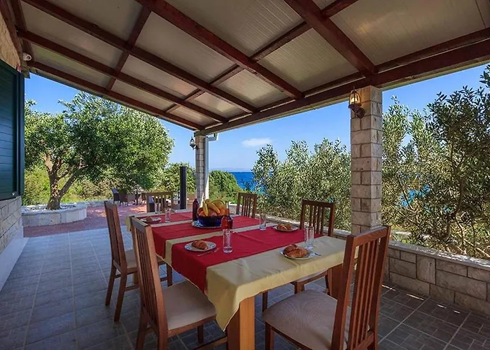 Вілла Luxury Beachfront Dalmatino With Private Pool Right At The In Okrug Gornji - Ciovo Трогір