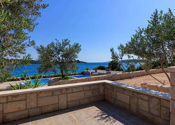Beachfront House Dalmatino Trogir With Pool On Ciovo 빌라
