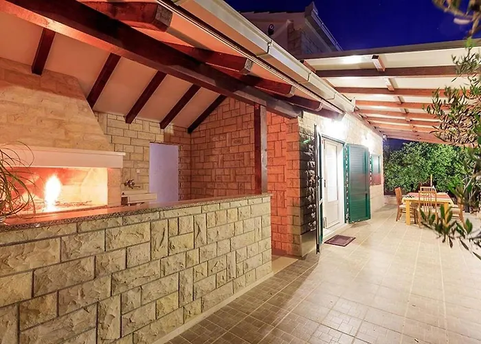 Beachfront House Dalmatino Trogir With Pool On Ciovo * 트로기르