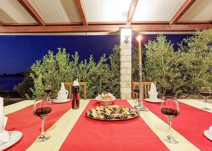 Beachfront House Dalmatino Trogir With Pool On Ciovo 트로기르