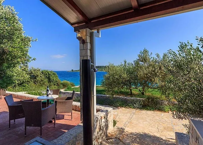 빌라 Beachfront House Dalmatino Trogir With Pool On Ciovo 트로기르