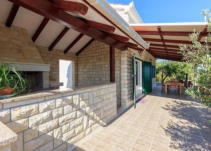 Beachfront House Dalmatino Trogir With Pool On Ciovo 빌라