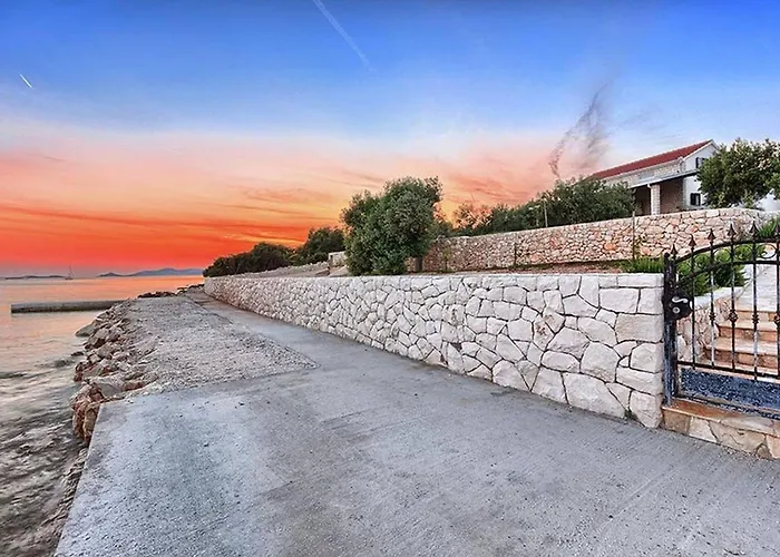 Вілла Luxury Beachfront Dalmatino With Private Pool Right At The In Okrug Gornji - Ciovo Трогір