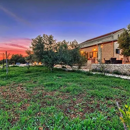 Luxury Beachfront Dalmatino: Private Pool Retreat In *