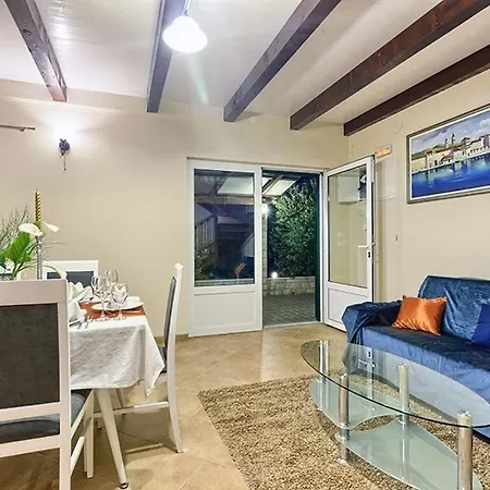 Vila Luxury Beachfront Dalmatino: Private Pool Retreat In