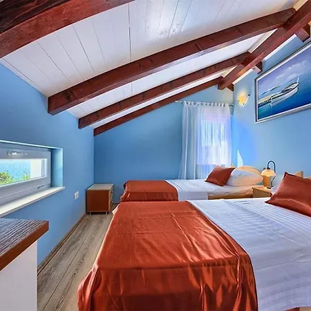 Luxury Beachfront Dalmatino: Private Pool Retreat In * Trogir