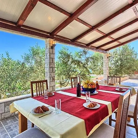 Luxury Beachfront Dalmatino: Private Pool Retreat In Vila Trogir