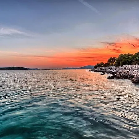 Vila Luxury Beachfront Dalmatino: Private Pool Retreat In Trogir