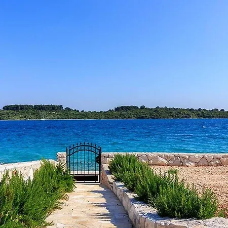 Villa Luxury Beachfront Dalmatino With Private Pool Right At The In Okrug Gornji - Ciovo Trogir