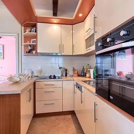 Beachfront House Dalmatino With Pool On Ciovo Willa *