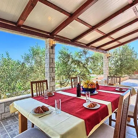 Willa Beachfront House Dalmatino With Pool On Ciovo *