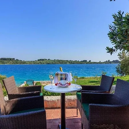 Beachfront House Dalmatino With Pool On Ciovo Villa Trogir