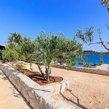Beachfront House Dalmatino With Pool On Ciovo Willa Trogir