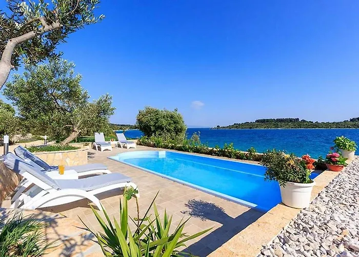 Luxury Beachfront Dalmatino With Private Pool Right At The In Okrug Gornji - Ciovo Villa *