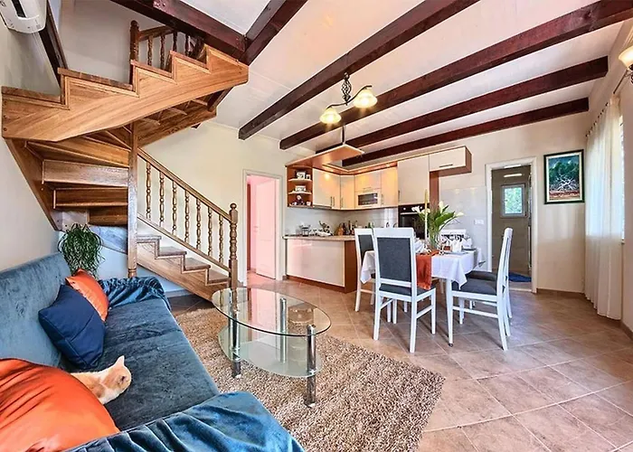 Luxury Beachfront Dalmatino With Private Pool Right At The In Okrug Gornji - Ciovo Villa Trogir