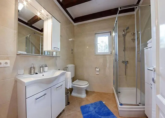 Luxury Beachfront Dalmatino With Private Pool Right At The In Okrug Gornji - Ciovo Villa Trogir