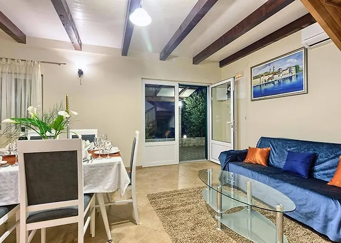 Luxury Beachfront Dalmatino With Private Pool Right At The In Okrug Gornji - Ciovo Villa