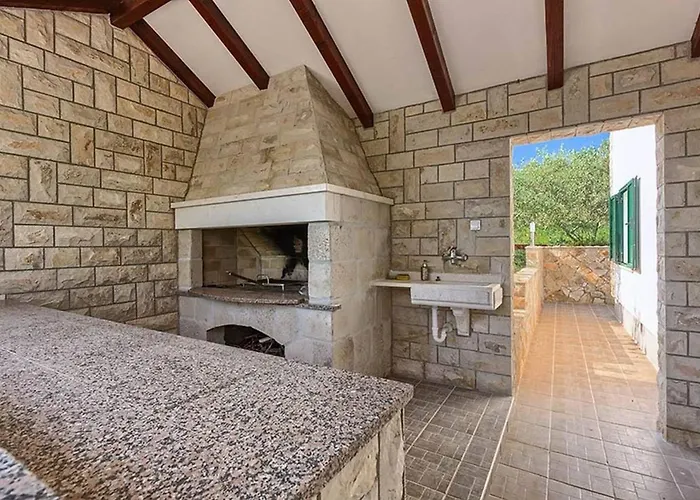 Luxury Beachfront Dalmatino With Private Pool Right At The In Okrug Gornji - Ciovo * Trogir