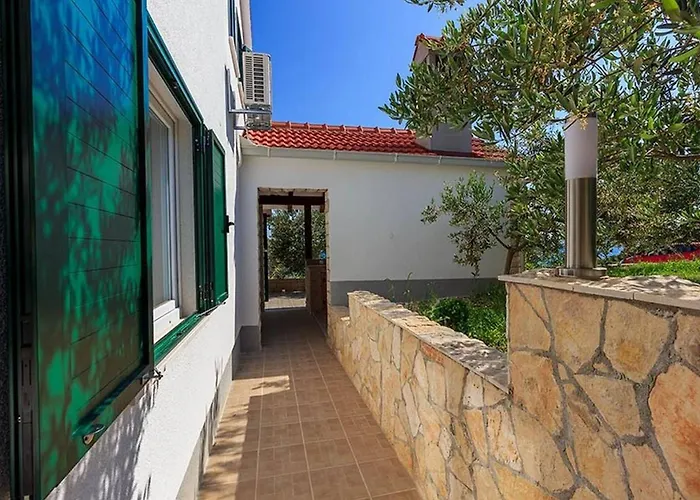 Luxury Beachfront Dalmatino With Private Pool Right At The In Okrug Gornji - Ciovo Villa *