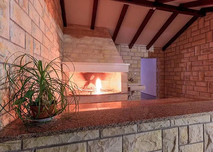 Luxury Beachfront Dalmatino With Private Pool Right At The In Okrug Gornji - Ciovo Villa *