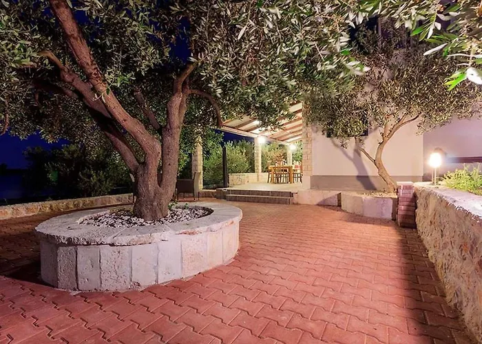 Luxury Beachfront Dalmatino With Private Pool Right At The In Okrug Gornji - Ciovo * Trogir