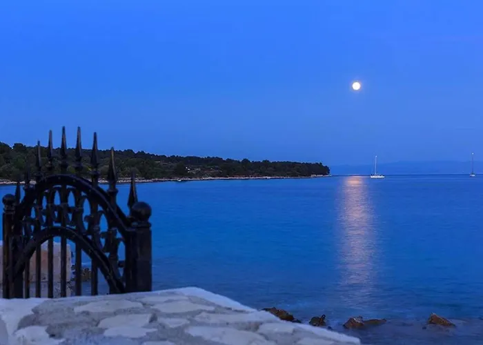 Luxury Beachfront Dalmatino With Private Pool Right At The In Okrug Gornji - Ciovo Villa *