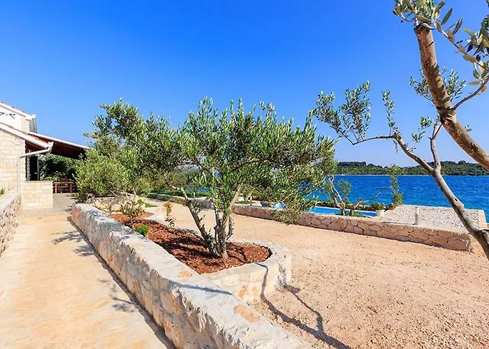 Luxury Beachfront Dalmatino With Private Pool Right At The In Okrug Gornji - Ciovo Villa Trogir