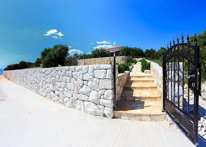 Luxury Beachfront Dalmatino With Private Pool Right At The In Okrug Gornji - Ciovo *